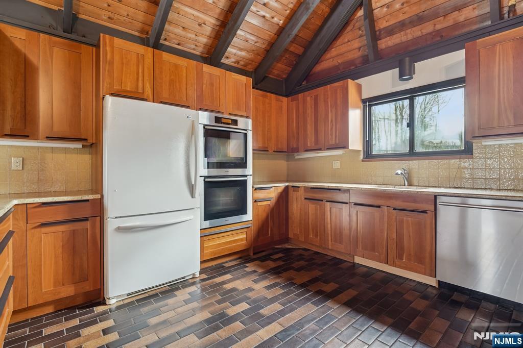 159 N Deer Trail