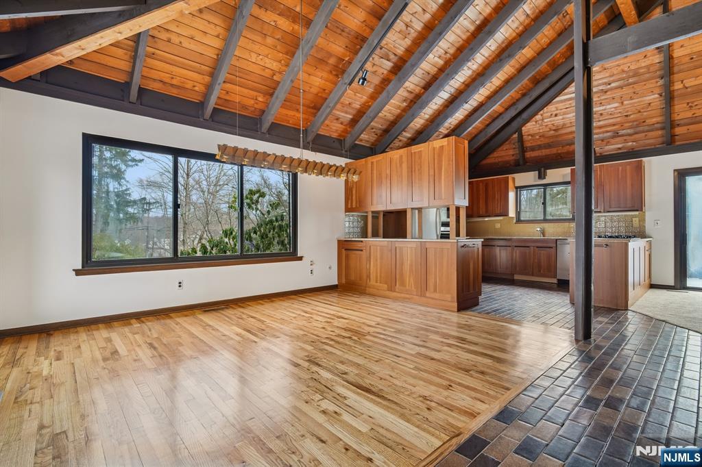159 N Deer Trail