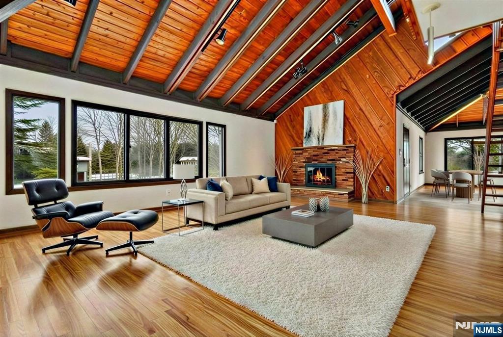 159 N Deer Trail