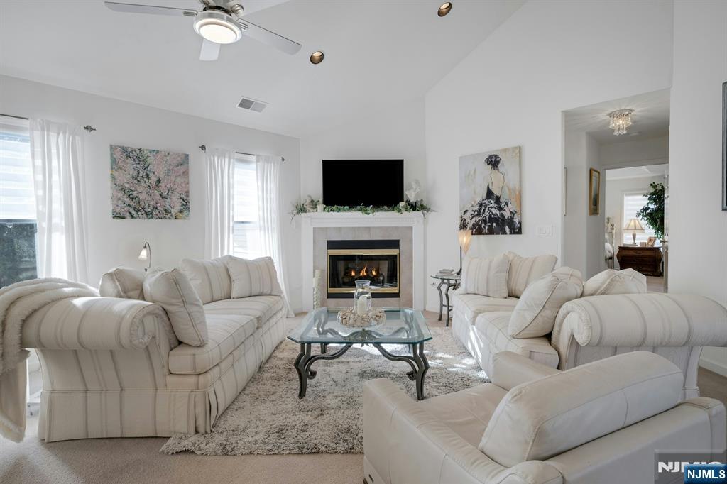 8 Caleb Court 904