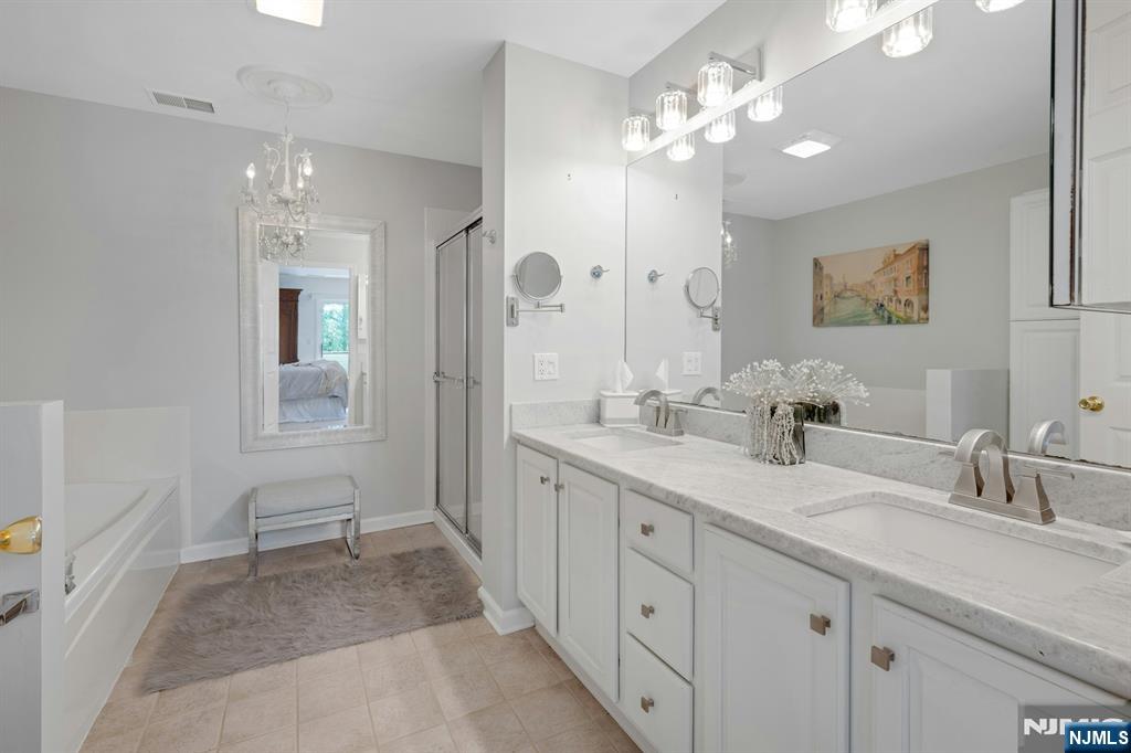 8 Caleb Court 904