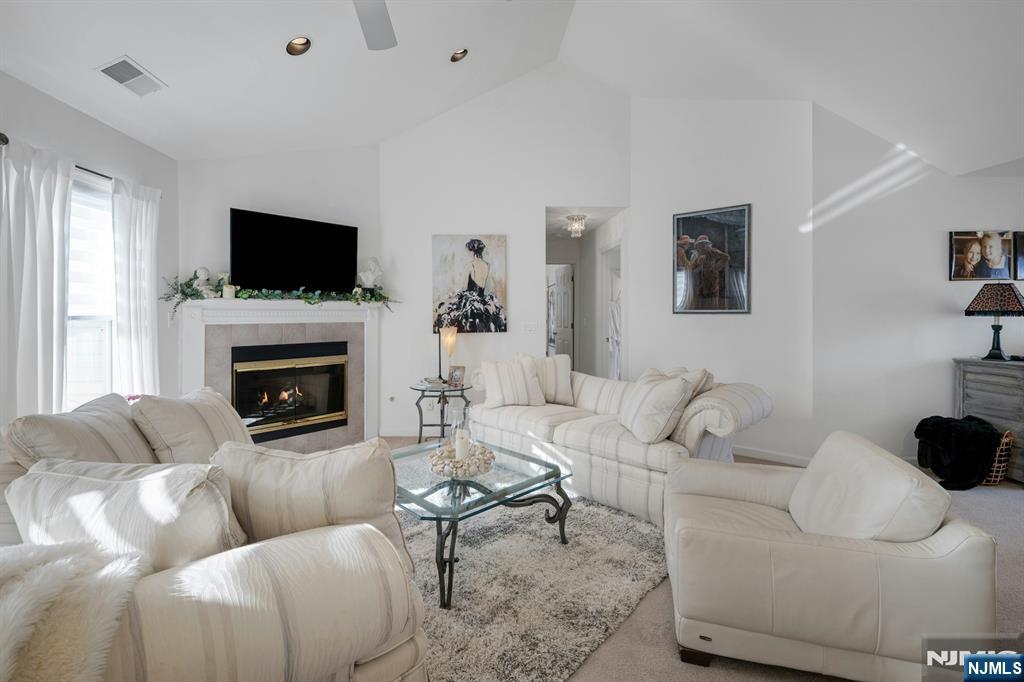 8 Caleb Court 904