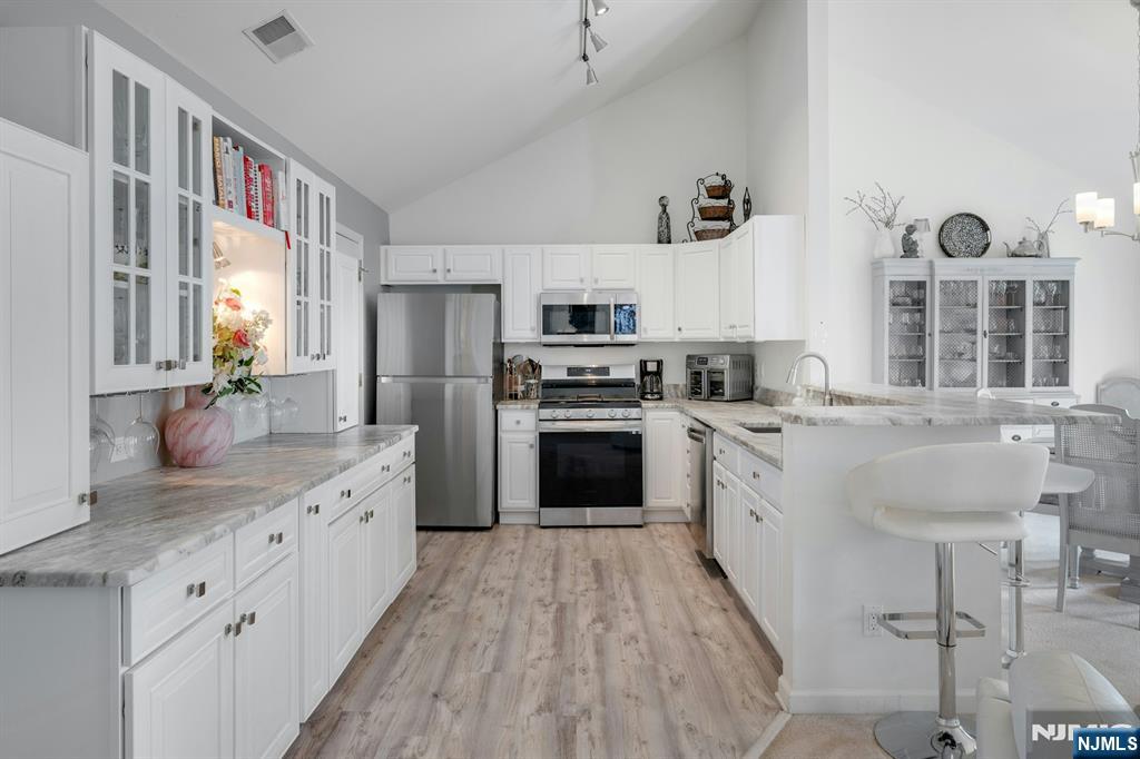 8 Caleb Court 904