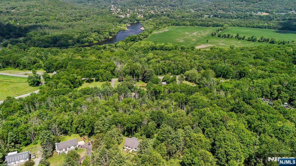 138 River View Way