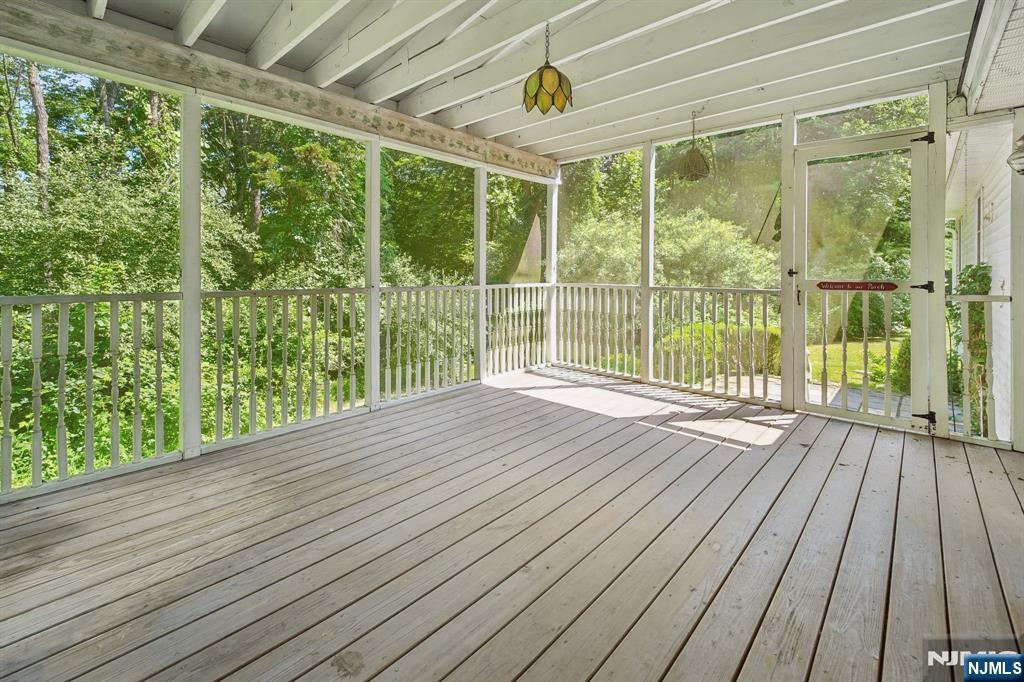 138 River View Way