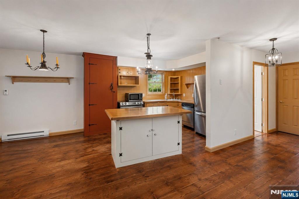 138 River View Way