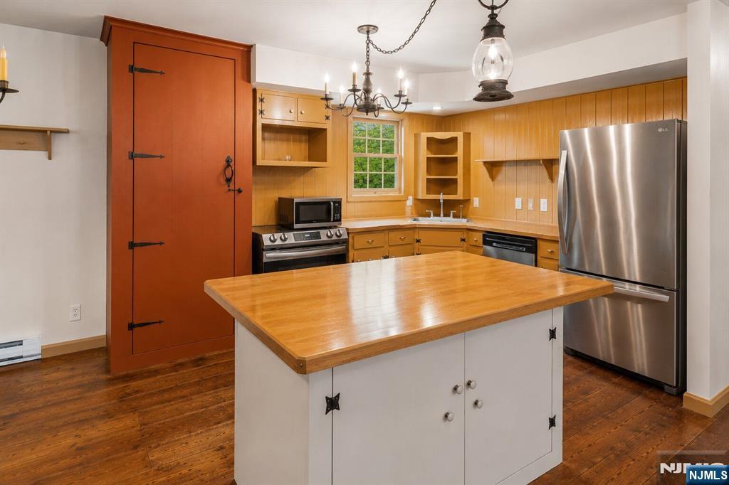 138 River View Way