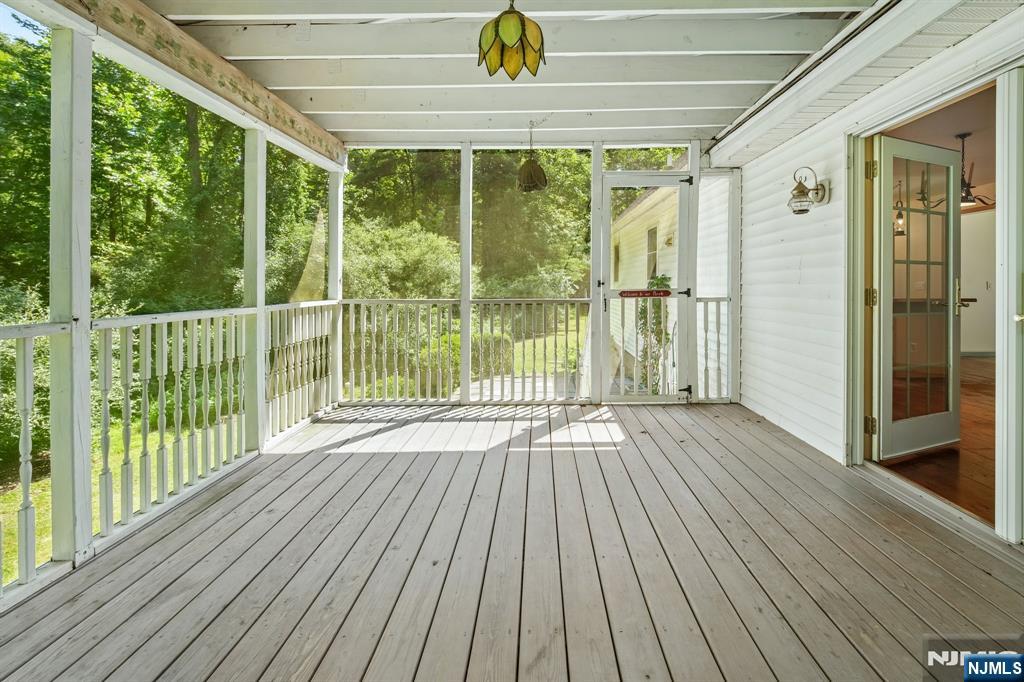 138 River View Way