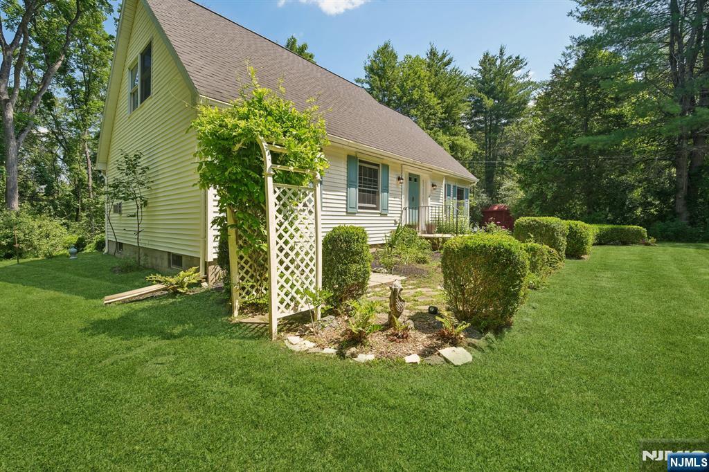 138 River View Way