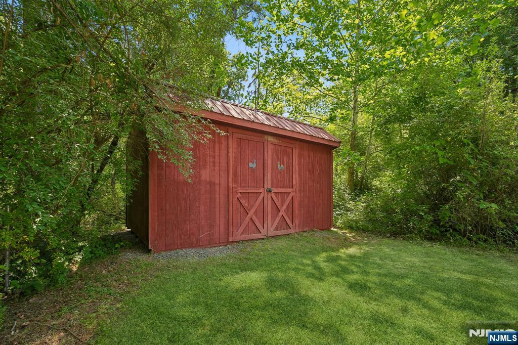 138 River View Way