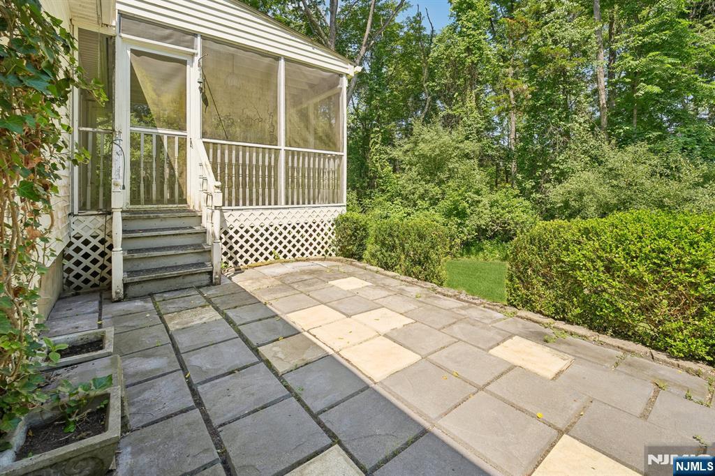 138 River View Way
