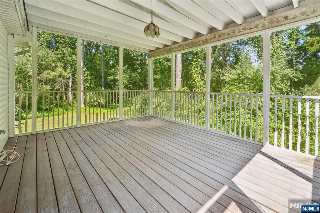 138 River View Way