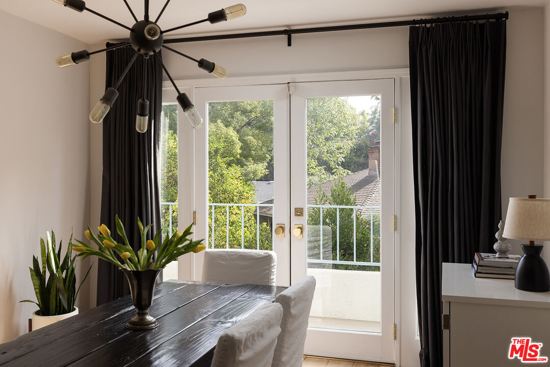 4424 Moorpark Way Unit: 5