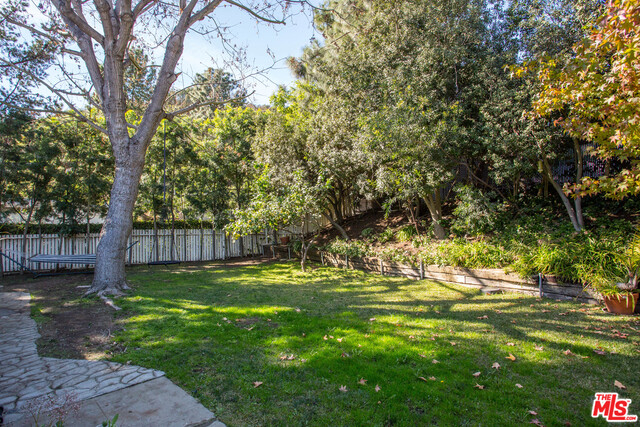 7561 LOLINA LN