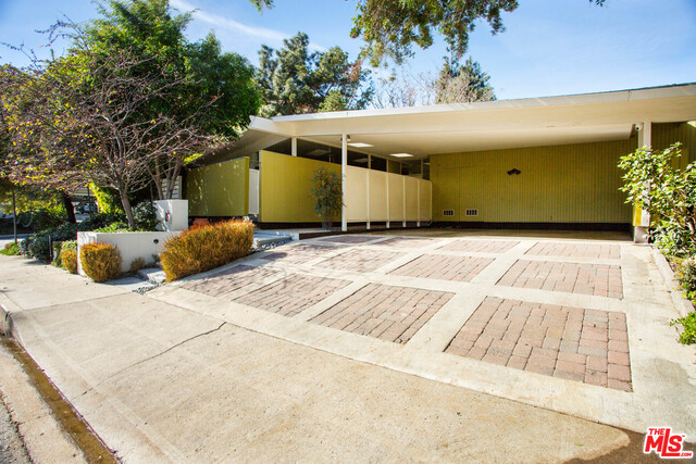 7561 LOLINA LN