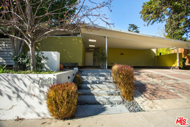 7561 LOLINA LN