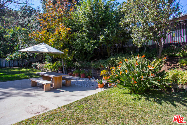 7561 LOLINA LN