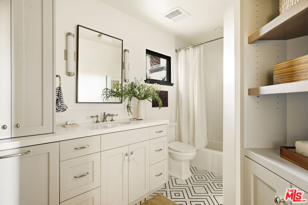 2504 Silver Lake Ter