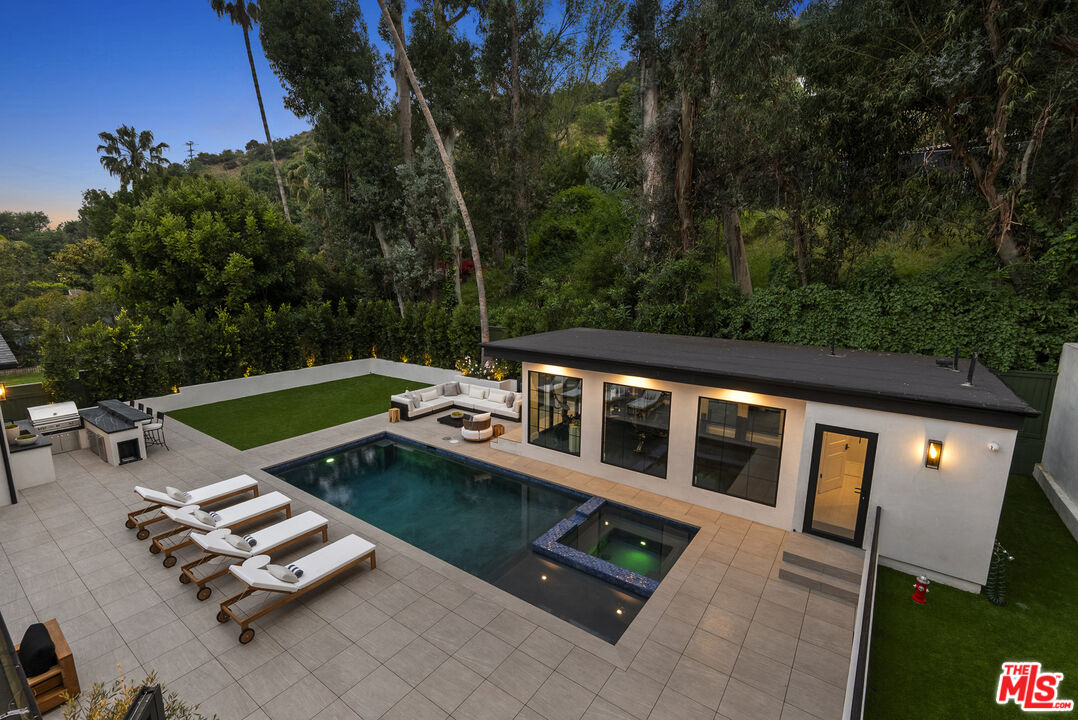 1949 Coldwater Canyon Dr