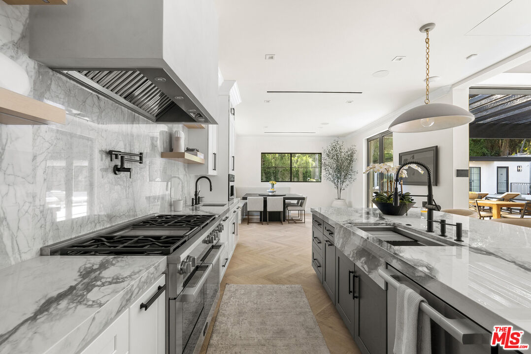 1949 Coldwater Canyon Dr