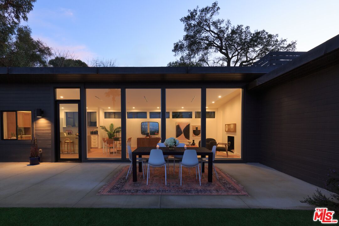 14527 Mulholland Dr