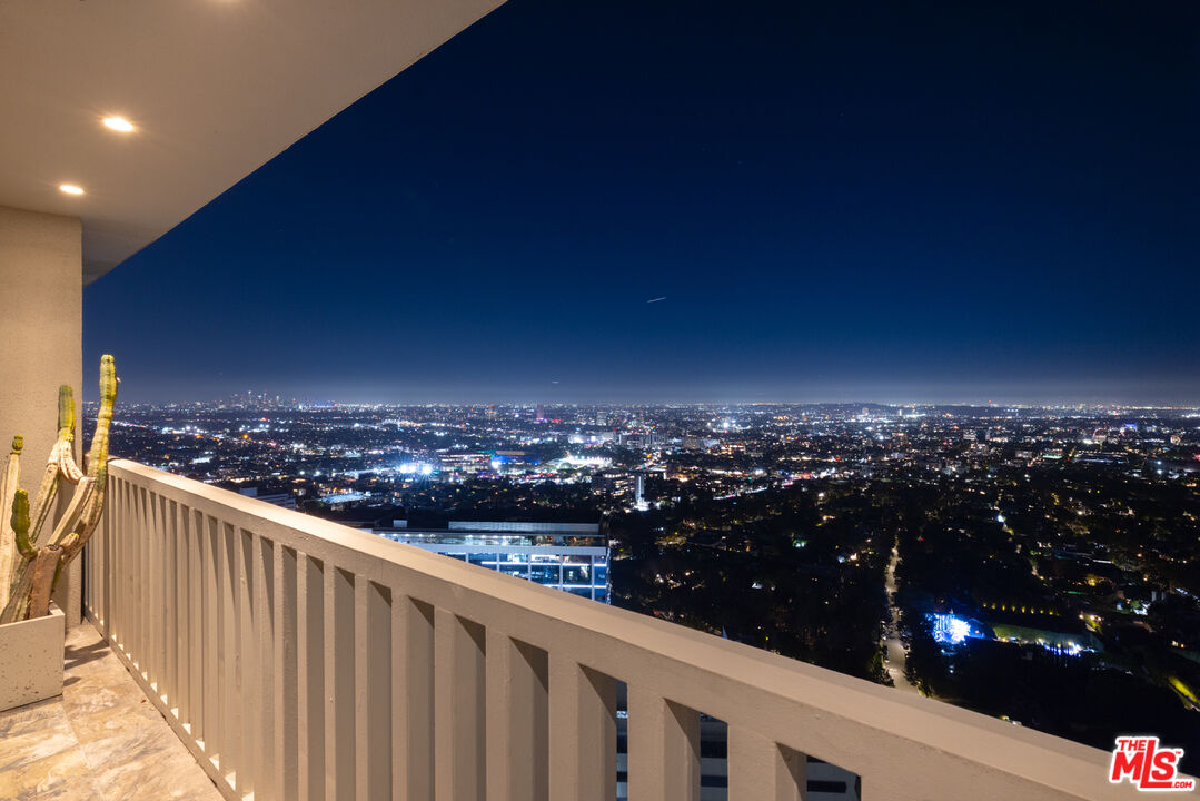 9255 Doheny Rd Unit: 2502
