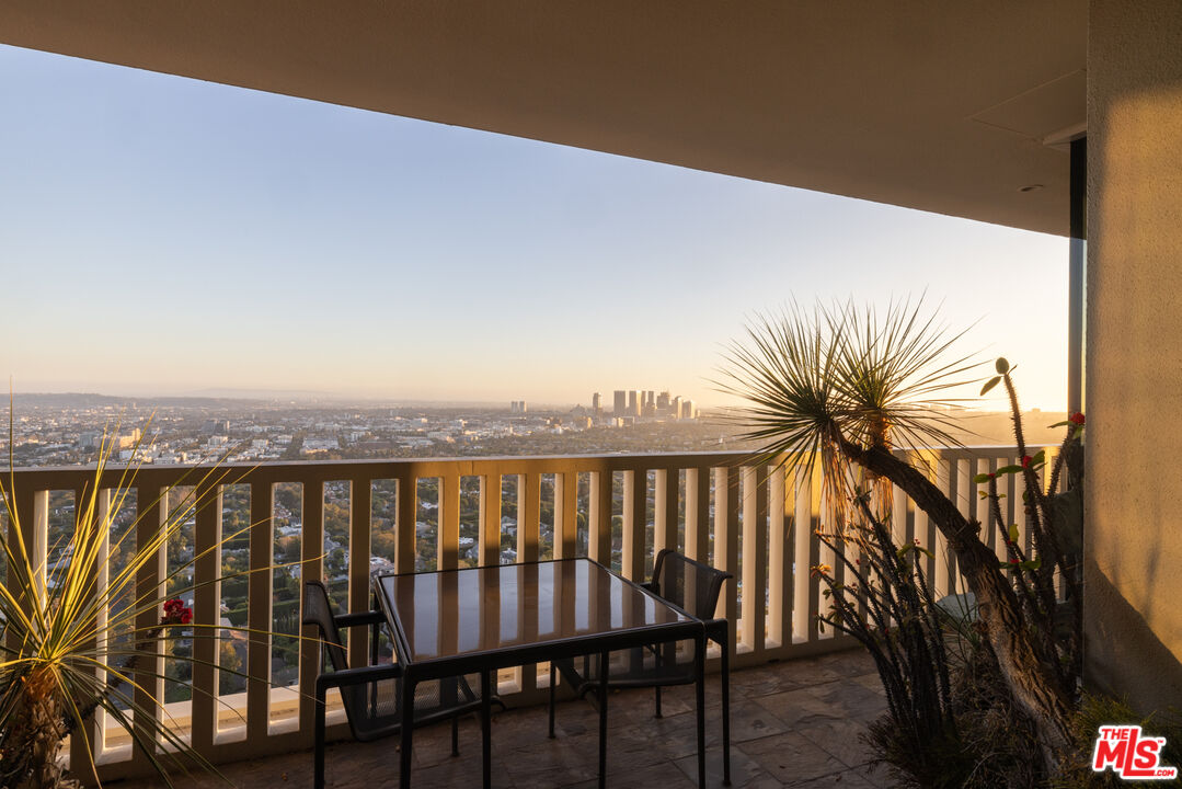 9255 Doheny Rd Unit: 2502