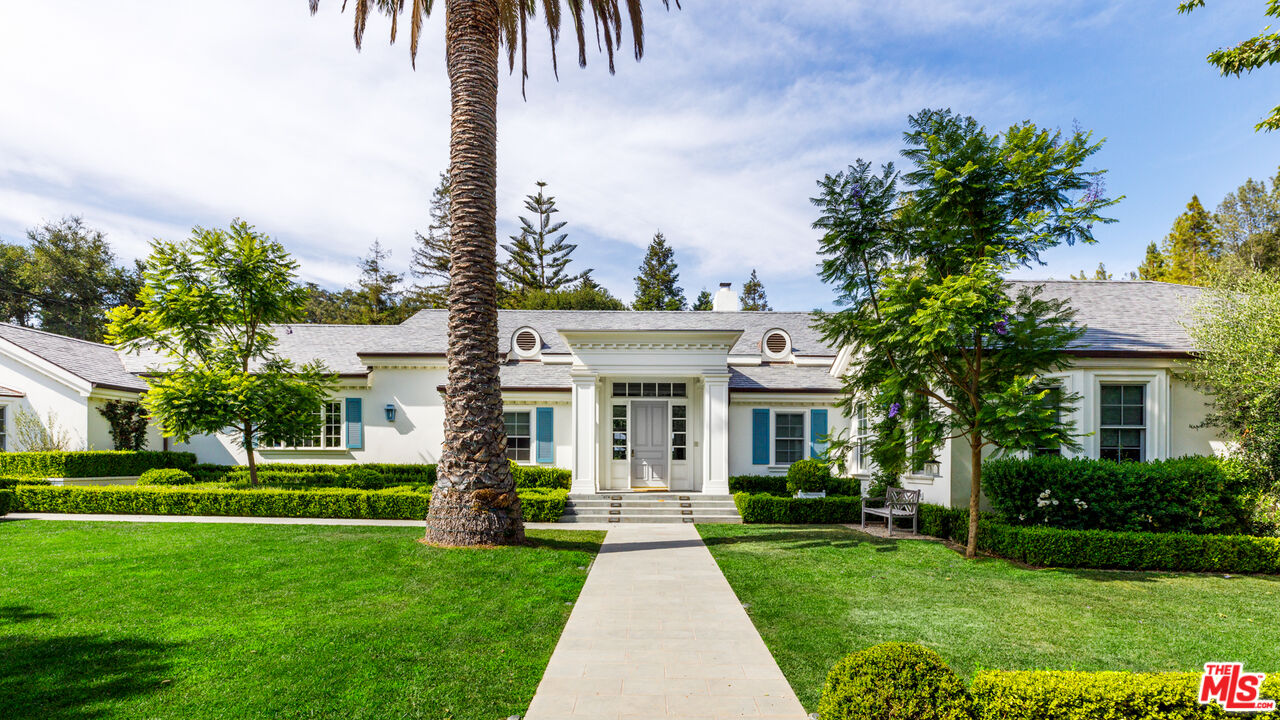 2110 Mandeville Canyon Rd