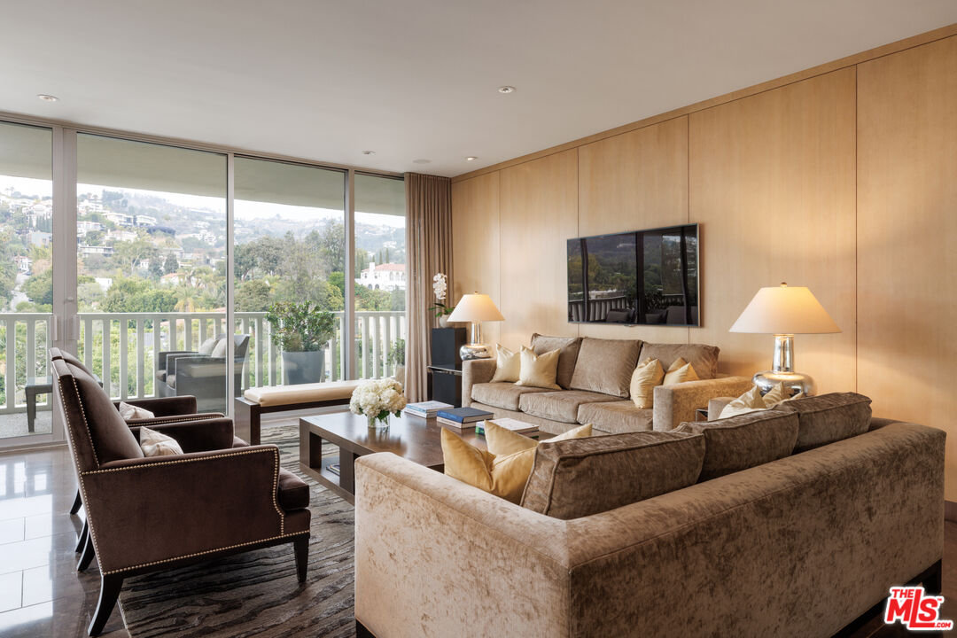 9255 Doheny Rd Unit: 1003