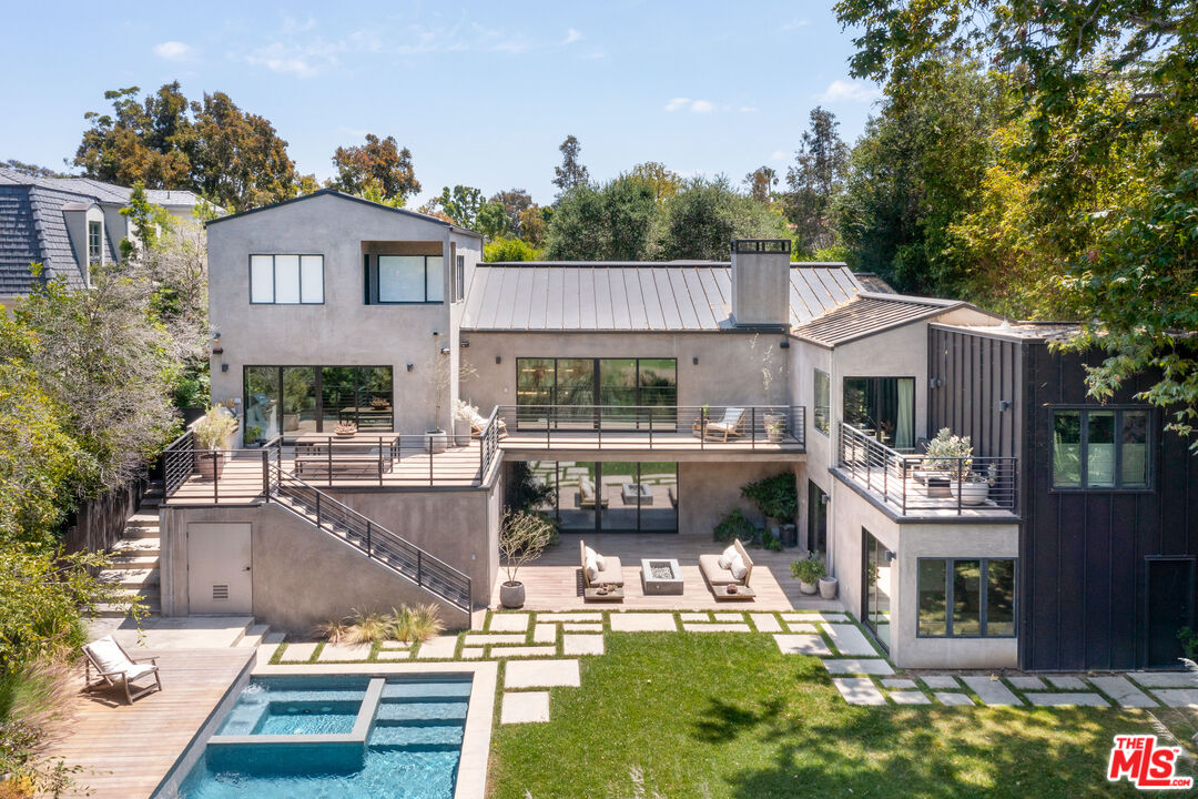 226 S Rimpau Blvd
