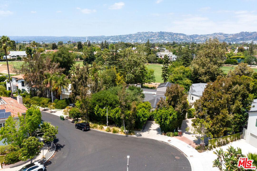 226 S Rimpau Blvd