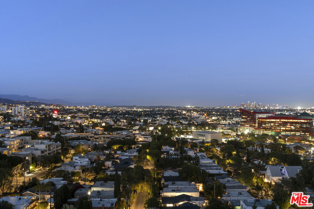 838 N Doheny Dr Unit: PHC