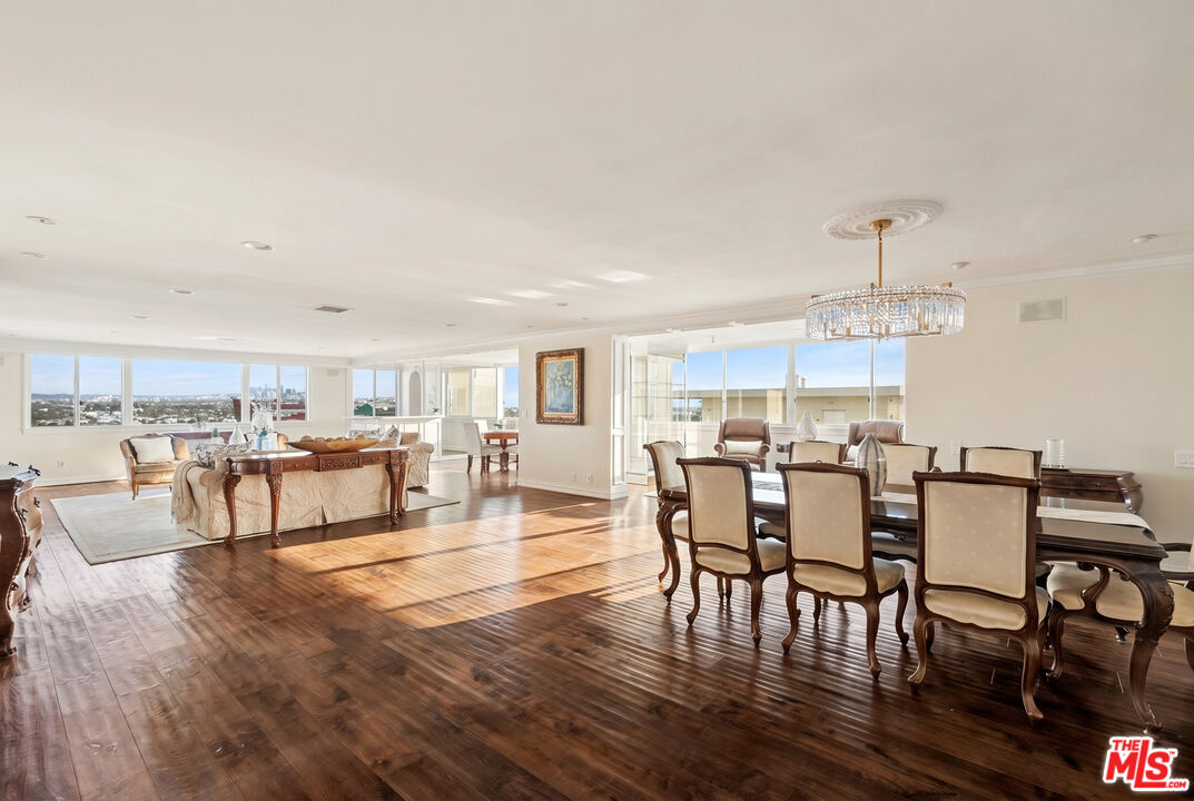 838 N Doheny Dr Unit: PHC