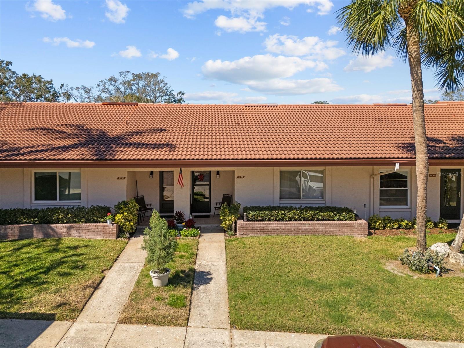 1102 MONTROSE PL #1704