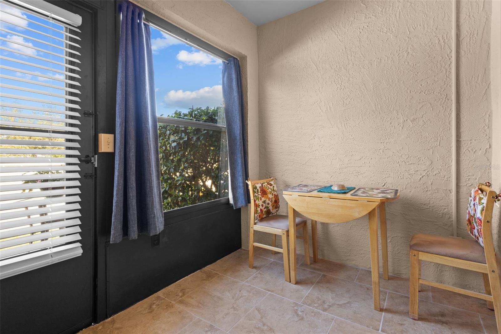 1102 MONTROSE PL #1704