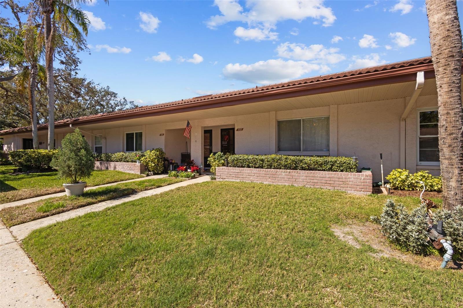 1102 MONTROSE PL #1704