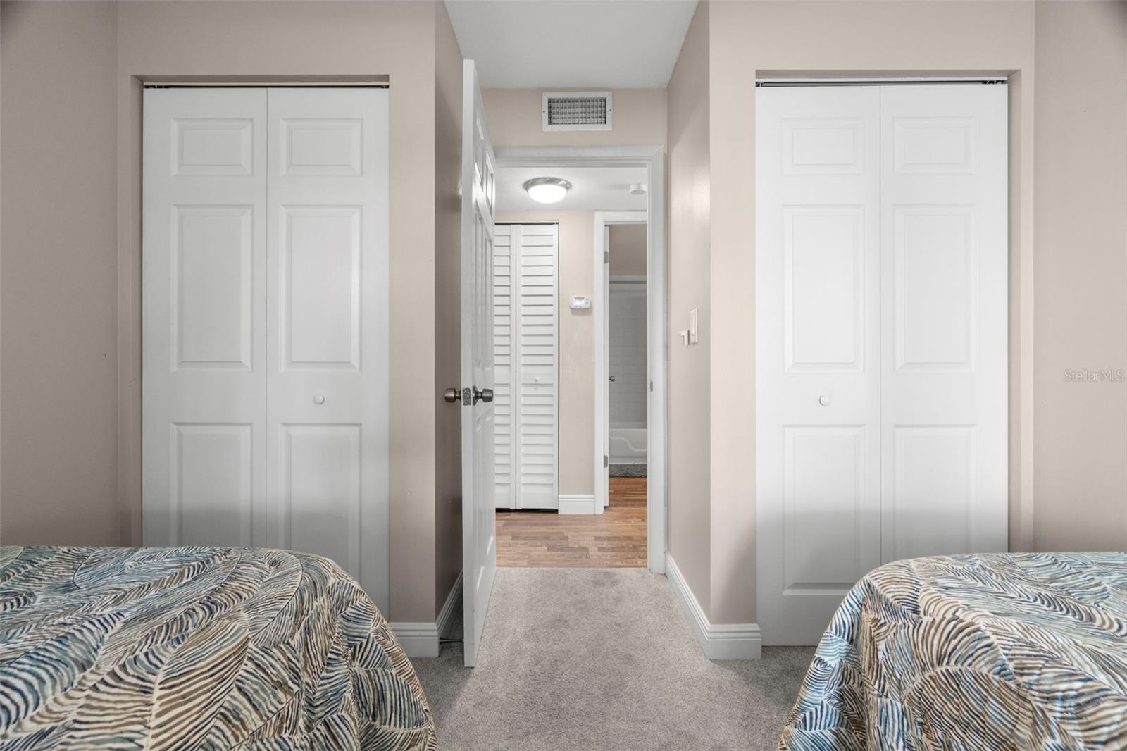 1243 PINE RIDGE CIR W #B1