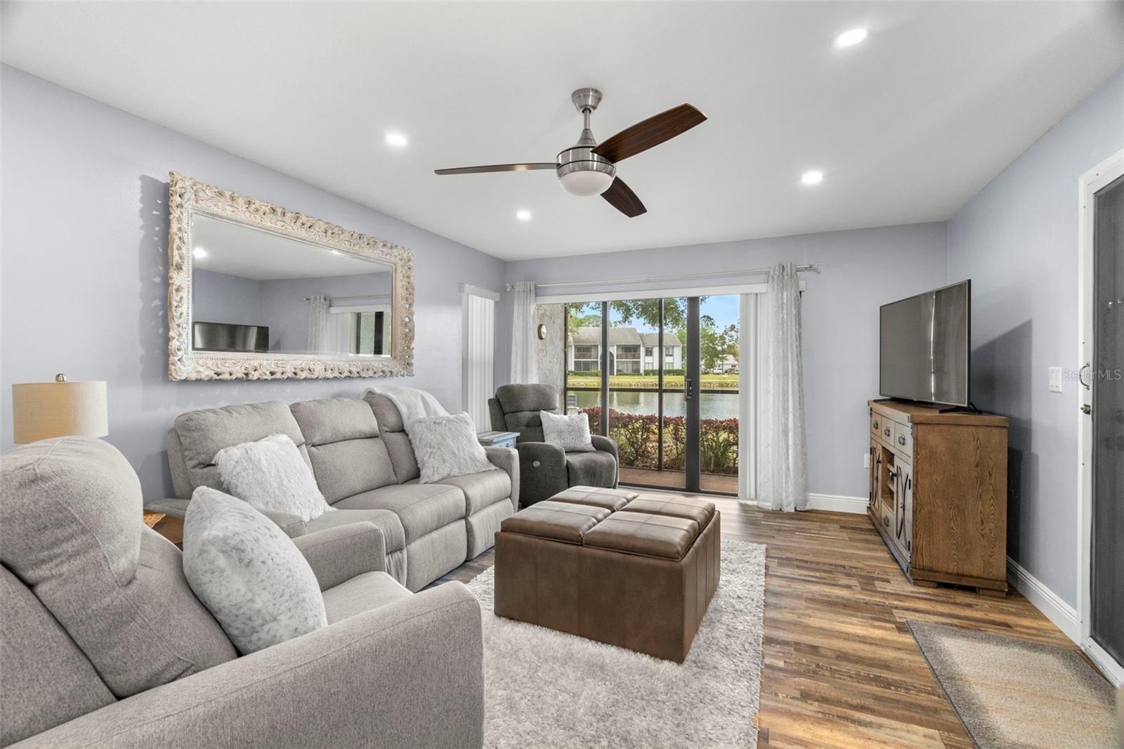 1243 PINE RIDGE CIR W #B1