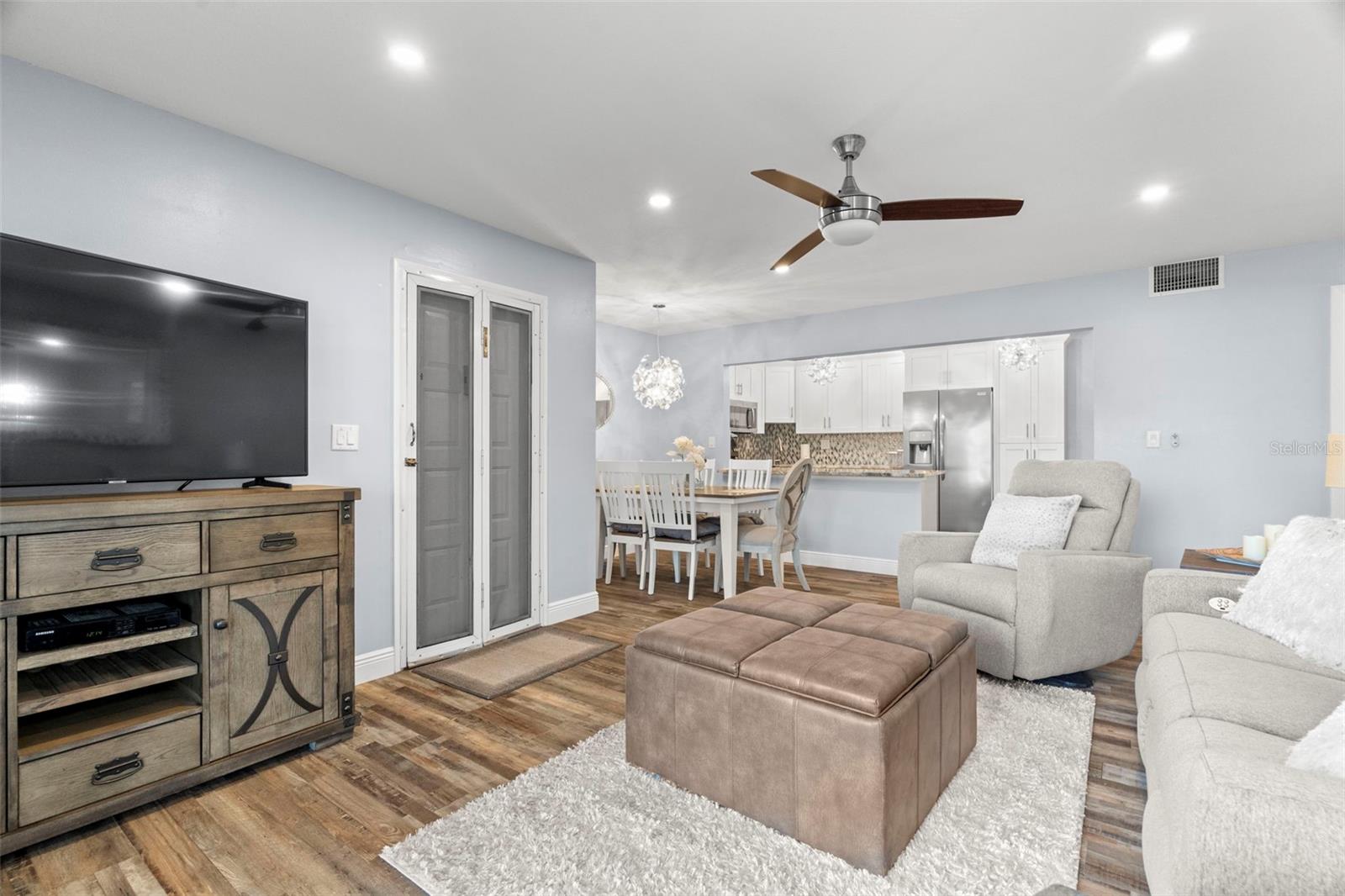 1243 PINE RIDGE CIR W #B1