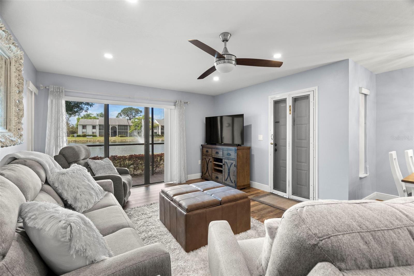 1243 PINE RIDGE CIR W #B1