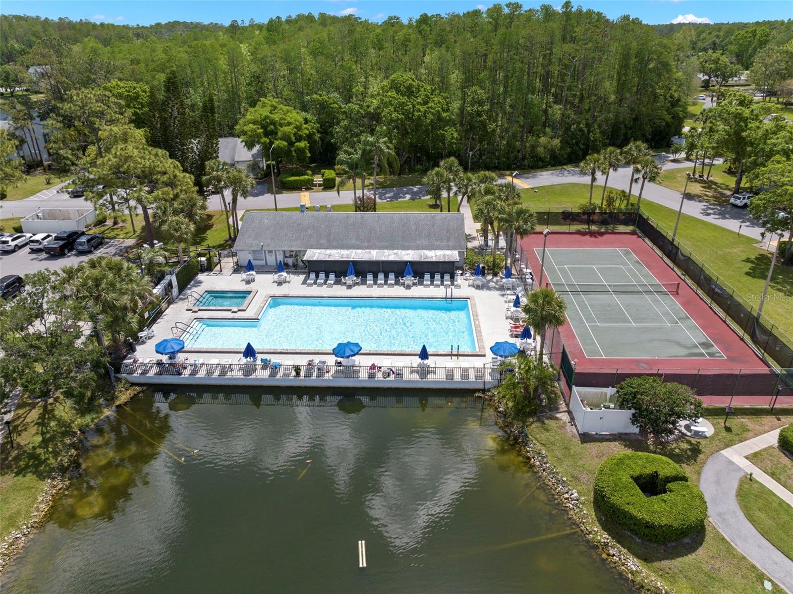 1243 PINE RIDGE CIR W #B1