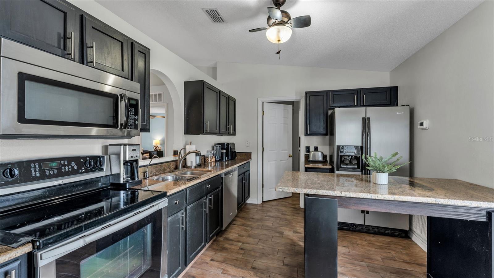 1429 COUNTRY CHASE DR