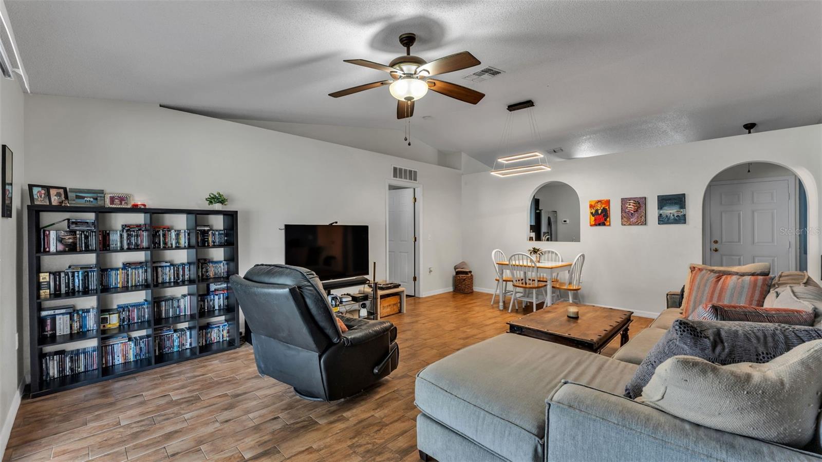 1429 COUNTRY CHASE DR