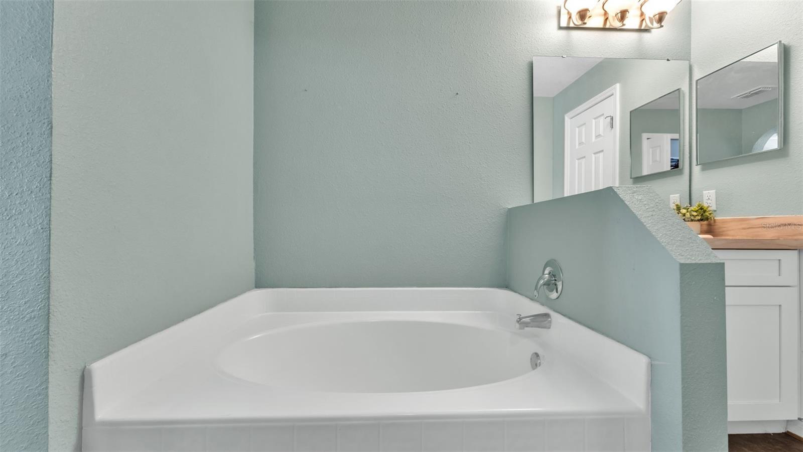 1429 COUNTRY CHASE DR