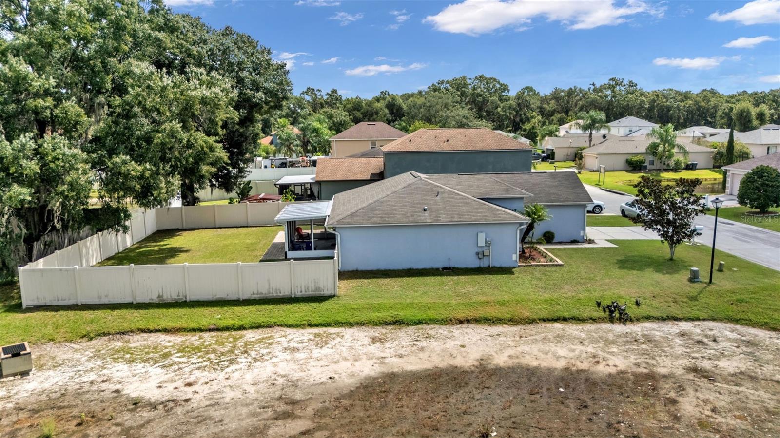 1429 COUNTRY CHASE DR