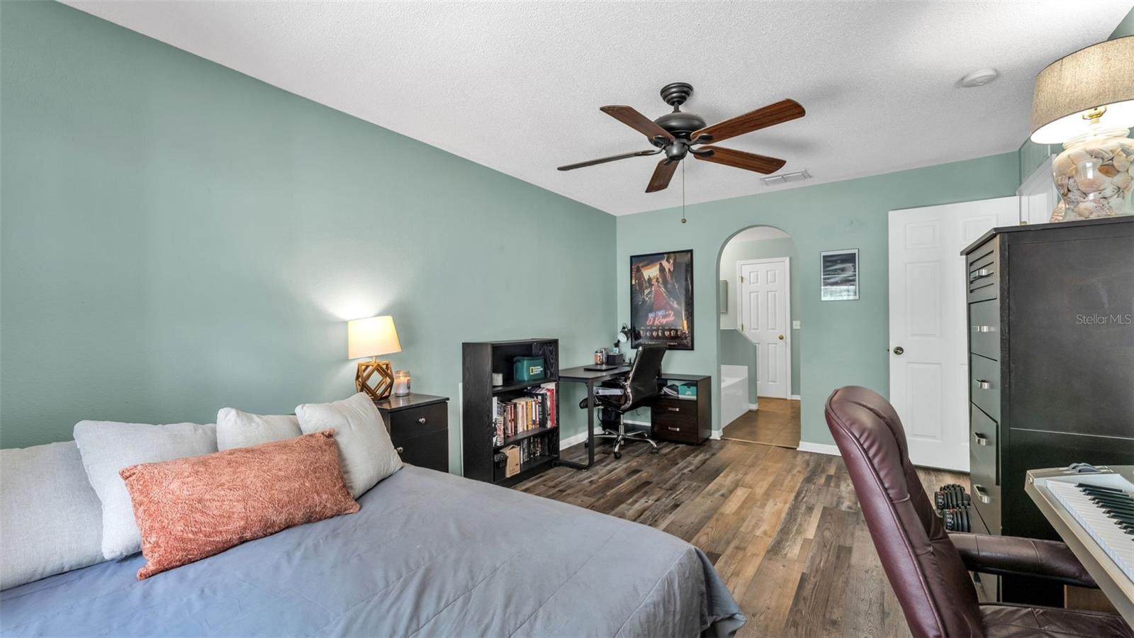 1429 COUNTRY CHASE DR