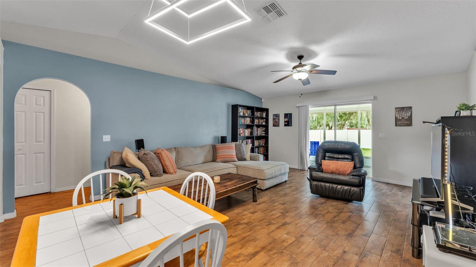 1429 COUNTRY CHASE DR