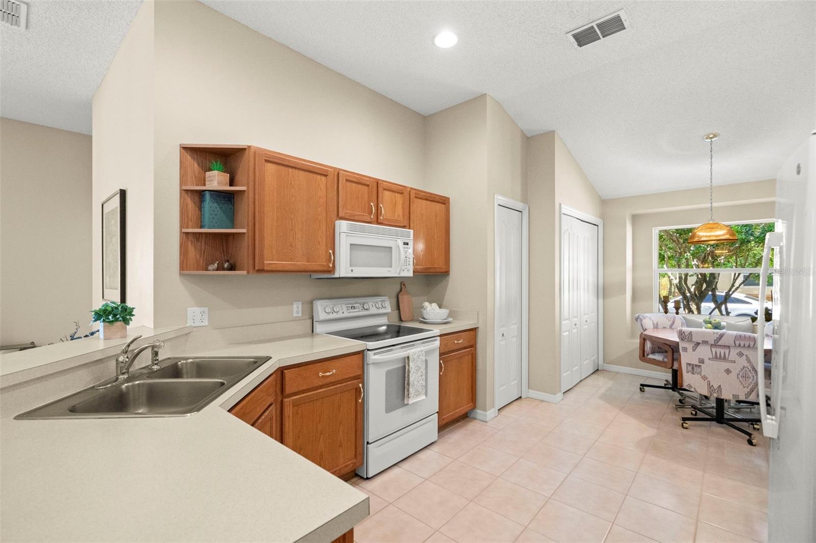 1927 ACADIA GREENS DR