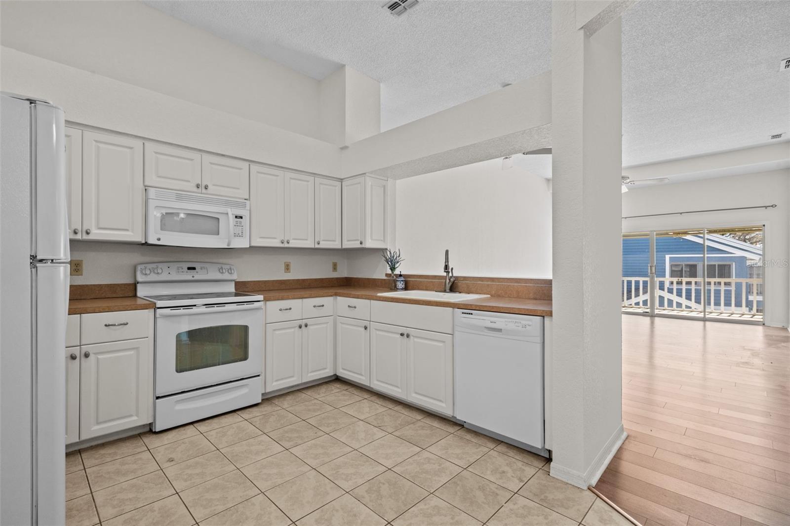 2014 GOLFVIEW DR #2014