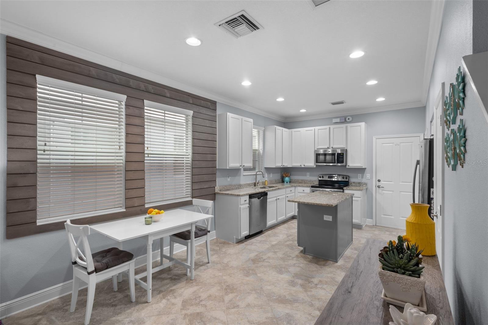 423 AURORA WAY